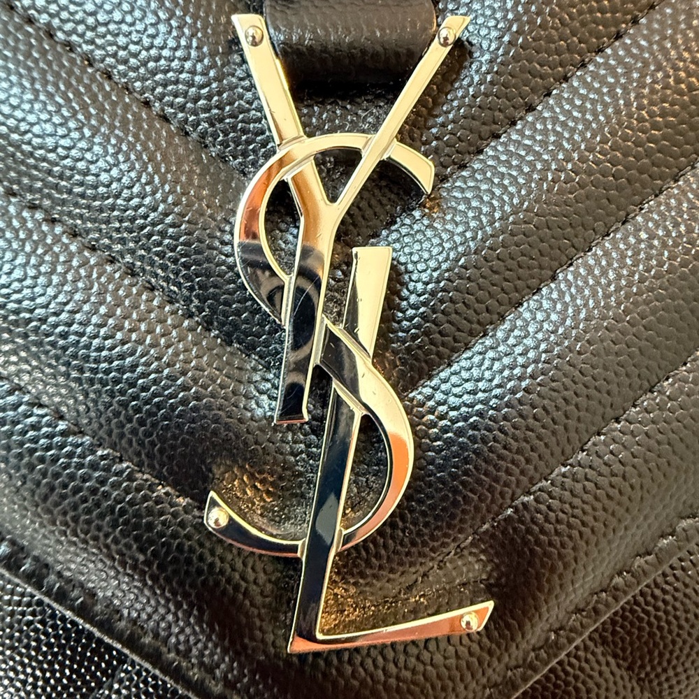 SAINT LAURENT
Envelope Triquilt Medium YSL Shoulder Bag in Grained Leather - Picture 5 of 10